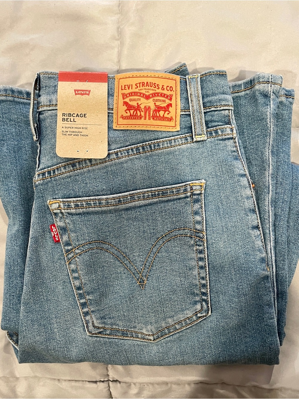Levi’s Ribcage Bell Jeans - Picture 3 of 5